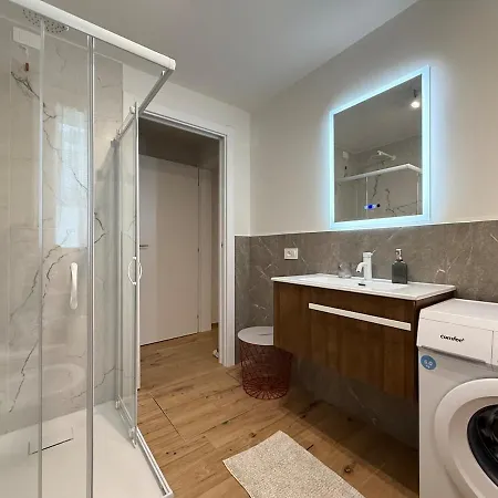 Alfieria - Netflix-parking-supermarket-centro Μπέργκαμο