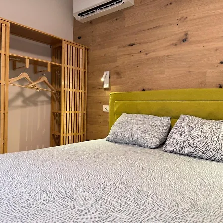 Alfieria - Netflix-parking-supermarket-centro アパート ベルガモ