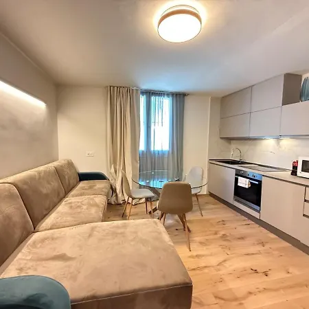 Alfieria - Netflix-parking-supermarket-centro Bergamo