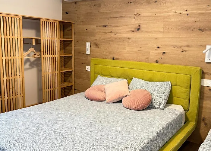 Alfieria - Netflix-parking-supermarket-centro 아파트 베르가모