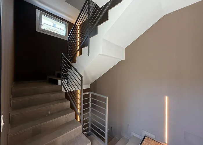 Alfieria - Netflix-parking-supermarket-centro * 베르가모