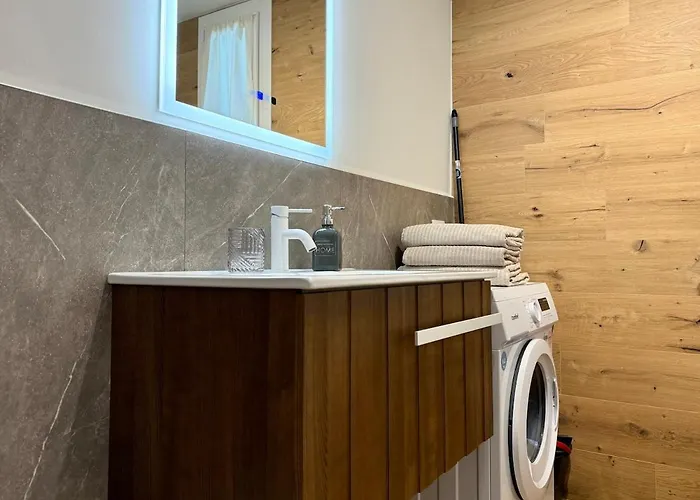 아파트 Alfieria - Netflix-parking-supermarket-centro *