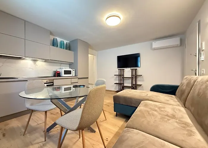 아파트 Alfieria - Netflix-parking-supermarket-centro *