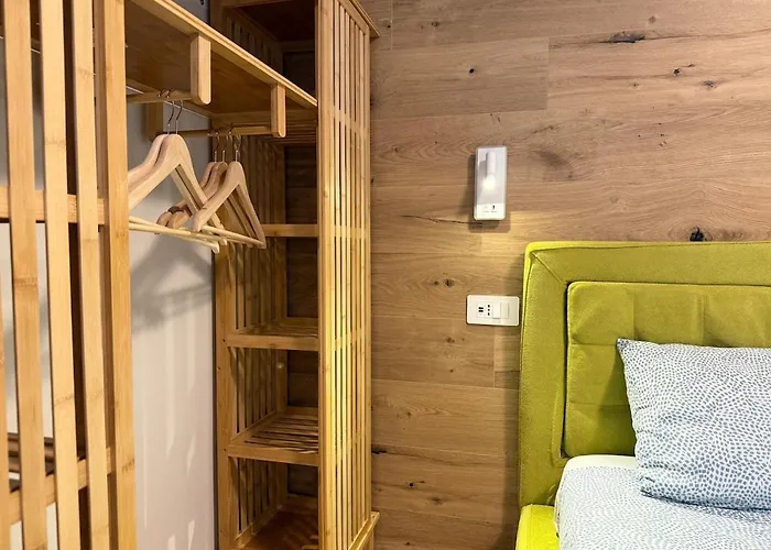 Alfieria - Netflix-parking-supermarket-centro * 베르가모