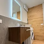 Alfieria - Netflix-parking-supermarket-centro Apartman Bergamo