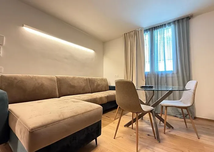 Alfieria - Netflix-parking-supermarket-centro